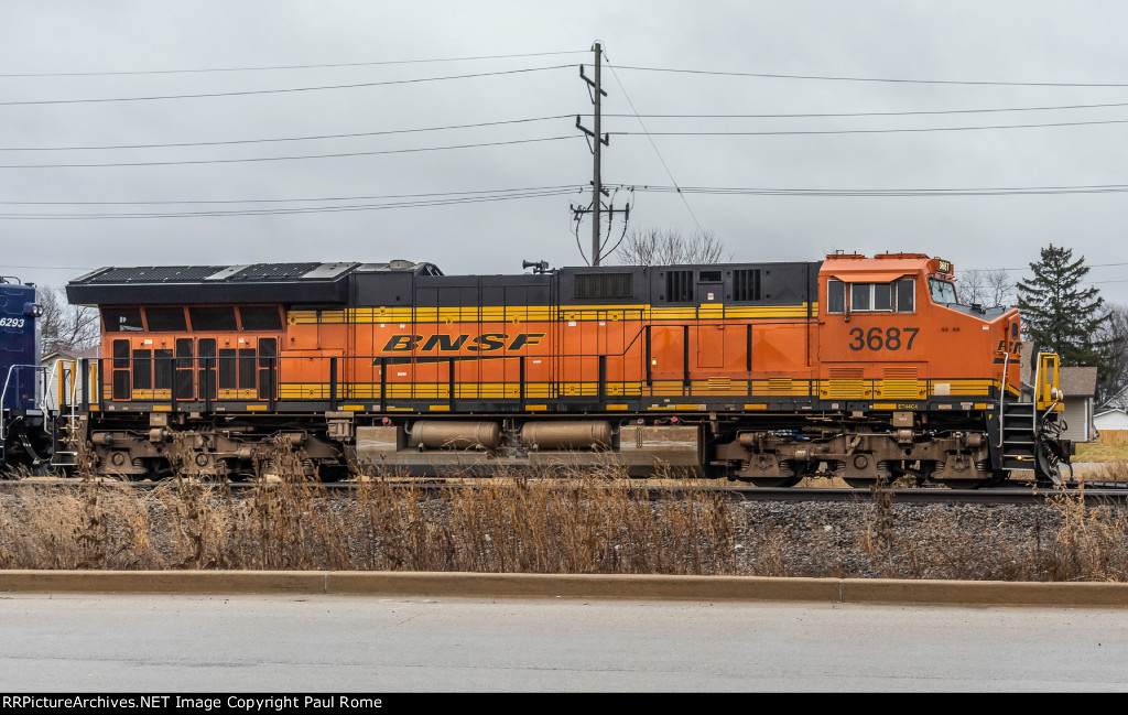 BNSF 3687, GE ET44C4, westbound on the BNSF